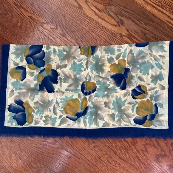 Japanese Floral Printed 100% Virgin Wool Square Scarf - Picture 3 of 9